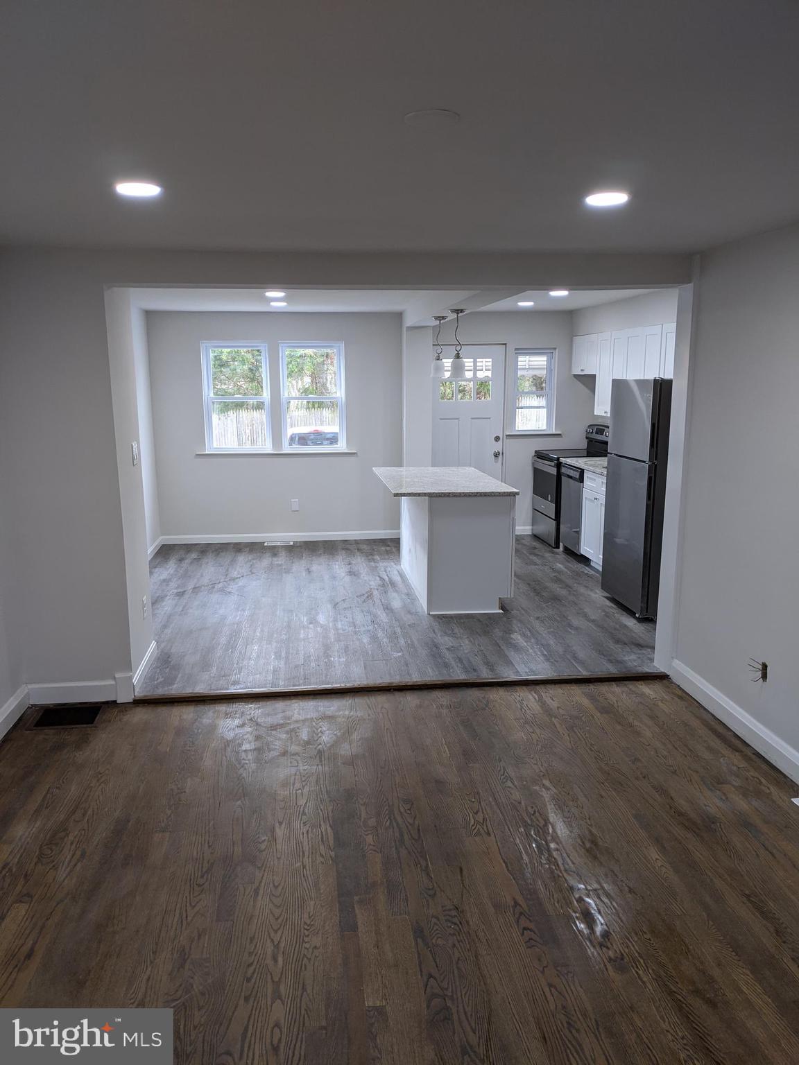 345 Leeanne Road Baltimore, MD 21221 - Photo 2 of 16 Gallery Image 2