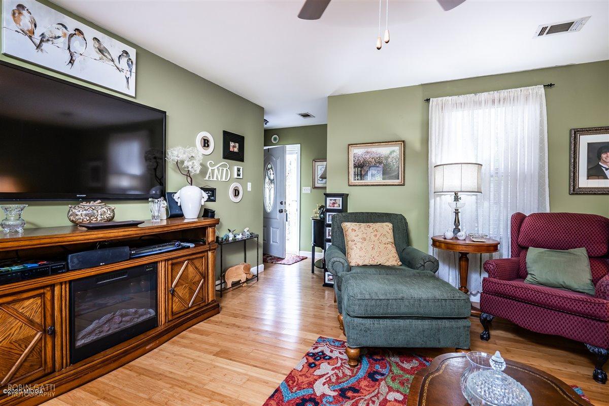 819 Sutton Road Forsyth, GA 31029 - Photo 5 of 22 06-DSC03402