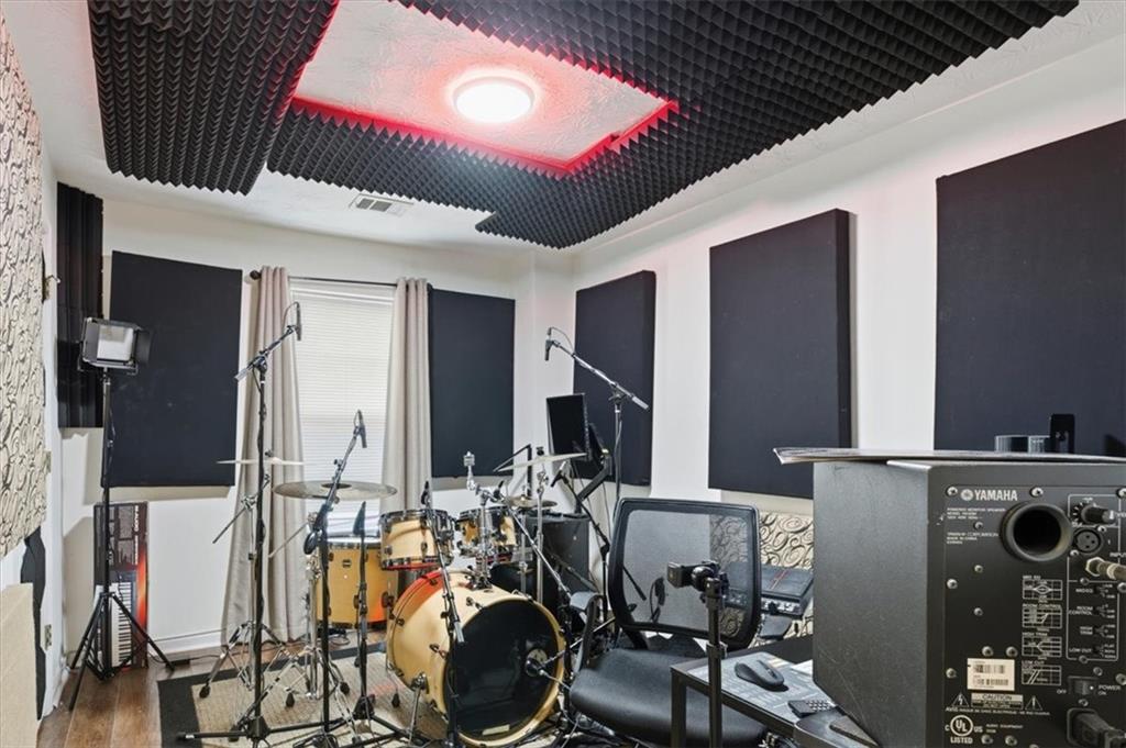 809 Winsap Drive Stockbridge, GA 30281 - Photo 27 of 41 a room with musical instruments