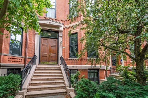 $8,000 | 216 Commonwealth Avenue, Unit 3, Boston, MA 02116
