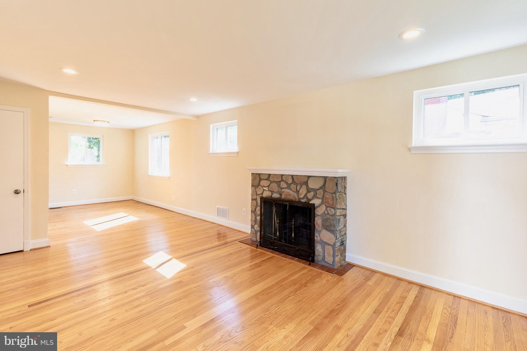 2105 Rolander Street Hyattsville, MD 20783 - Photo 3 of 28 Living Room