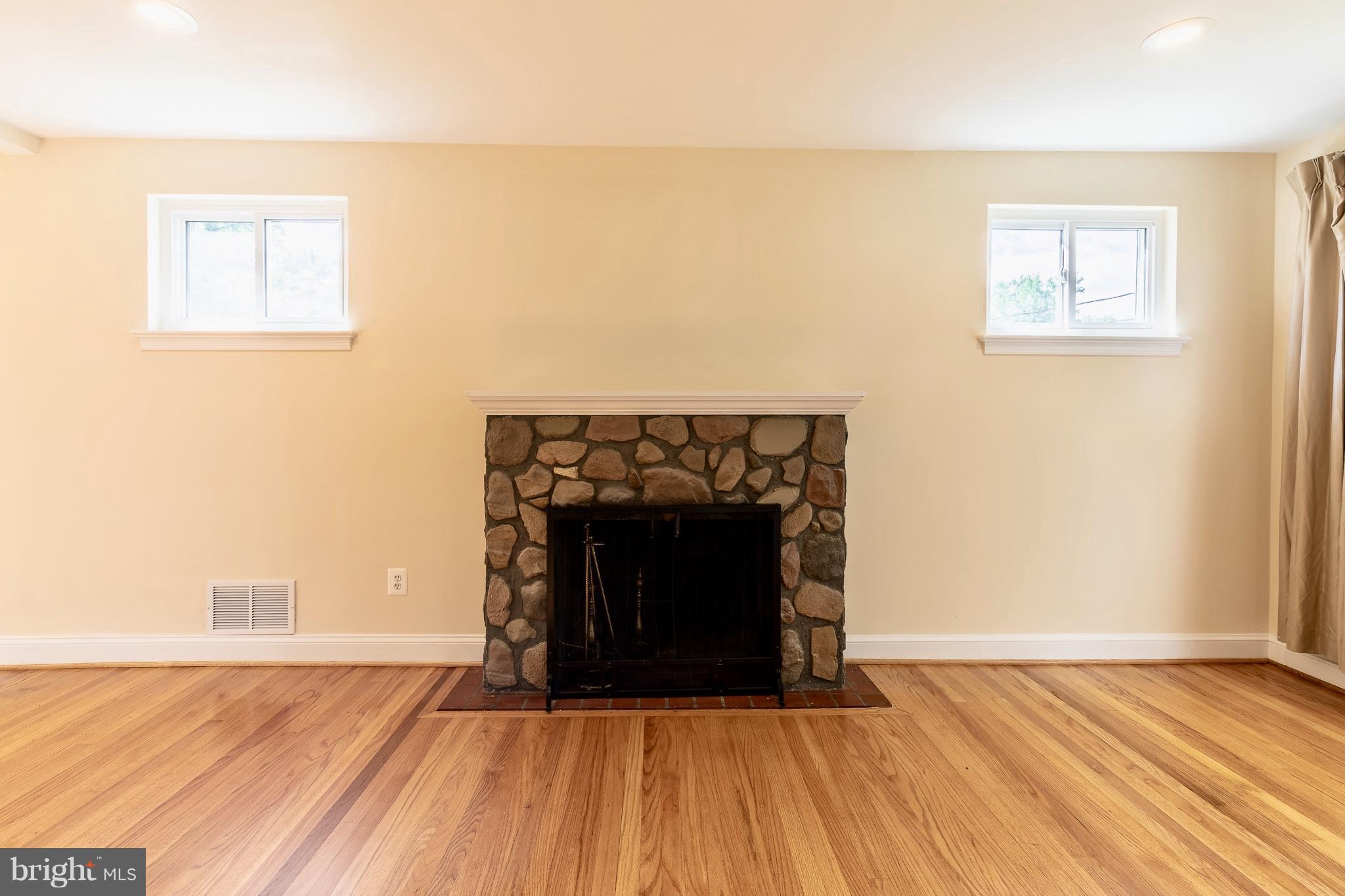 2105 Rolander Street Hyattsville, MD 20783 - Photo 5 of 28 Living Room