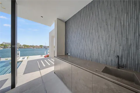 $36,500,000 | 1400 West Lake Drive, Fort Lauderdale, FL 33316