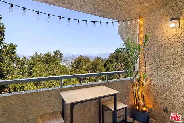 $3,800 | 4275 VÃa Arbolada, Unit 205, Los Angeles, CA 90042