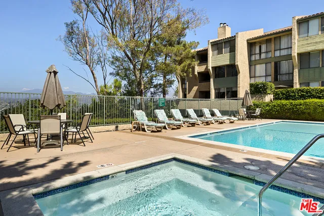 $3,800 | 4275 VÃa Arbolada, Unit 205, Los Angeles, CA 90042