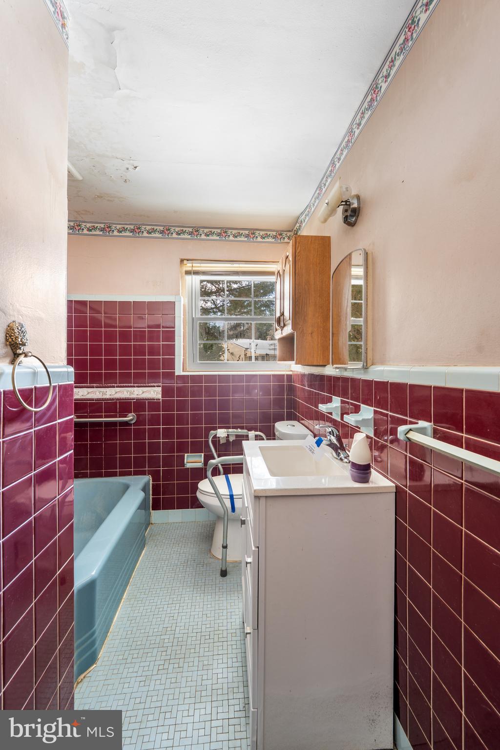 112 Butt Lane Aston, PA 19014 - Photo 15 of 24 a bathroom with a sink a toilet and shower