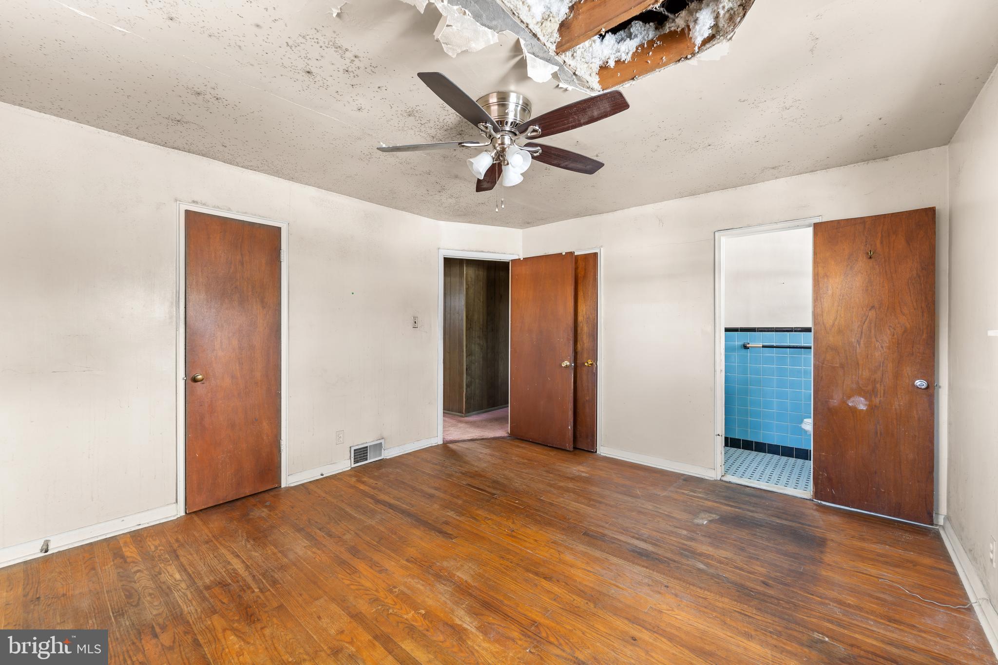 112 Butt Lane Aston, PA 19014 - Photo 16 of 24 a view of a livingroom with a ceiling fan