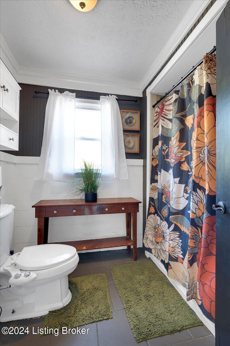 4881 Gest Road Pleasureville, KY 40057 - Photo 16 of 39 Full Bathroom 1 of 2