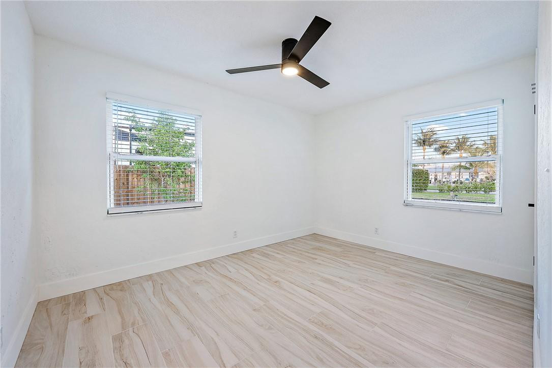 9 West Riverside Drive Jupiter, FL 33469 - Photo 22 of 39 Bedroom 3
