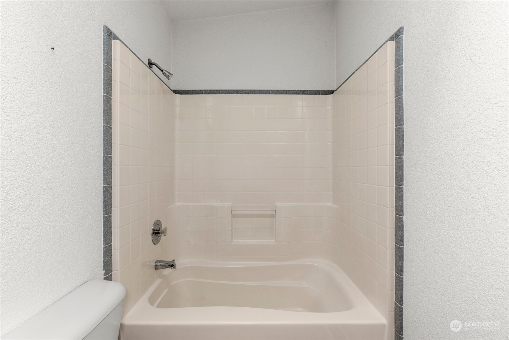 144 Aumick Road Winlock, WA 98596 - Photo 19 of 35 a bathroom with a shower and a bath tub