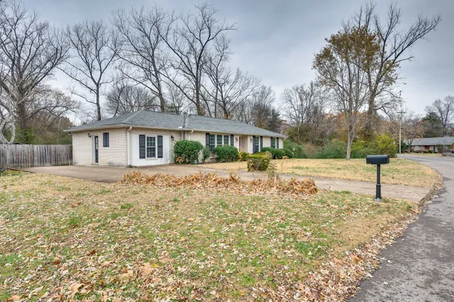 $2,700 | 1043 Percy Warner Boulevard, Nashville, TN 37205