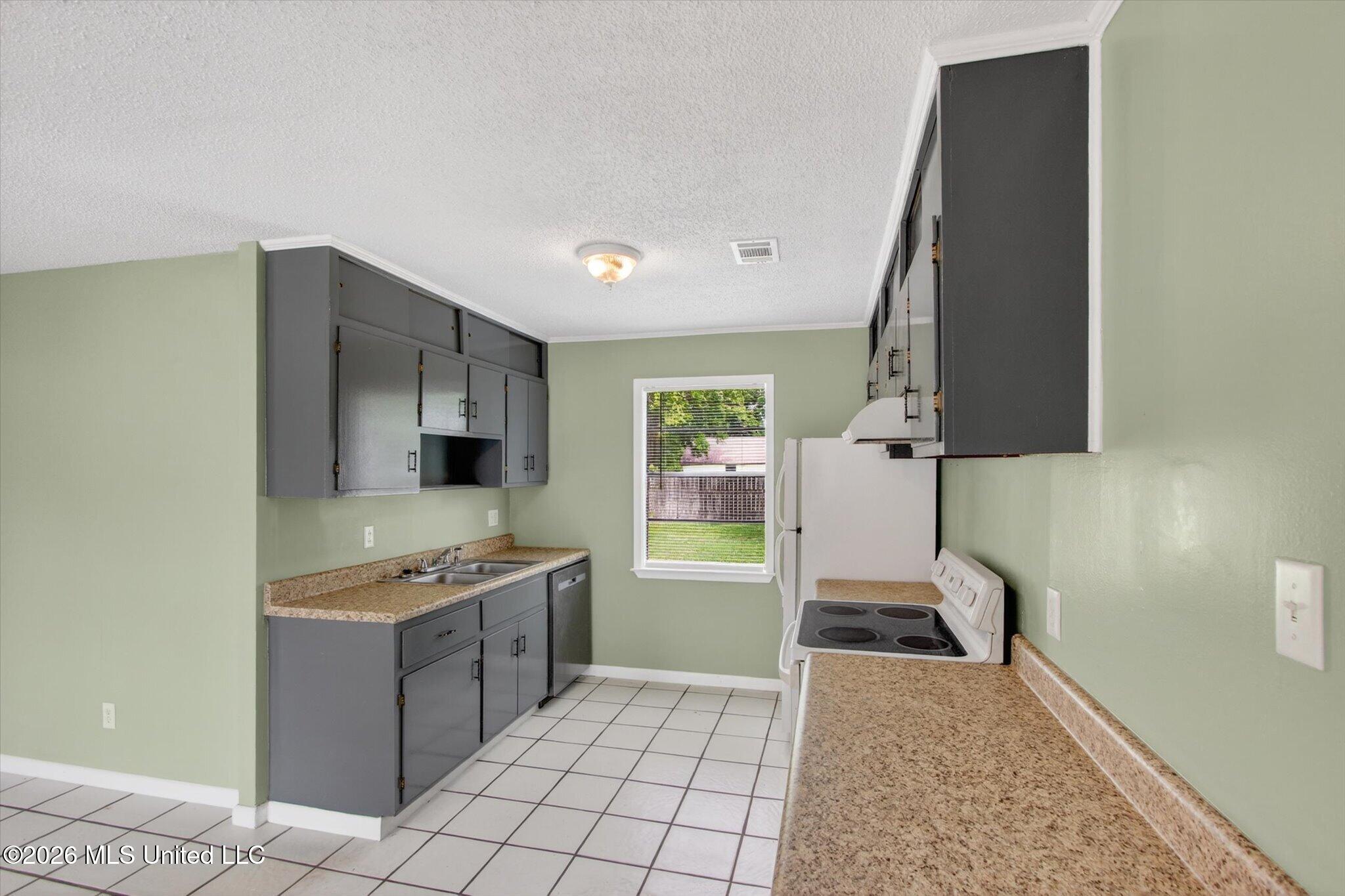 15304 Big Ridge Road Biloxi, MS 39532 - Photo 11 of 36 Kitchen