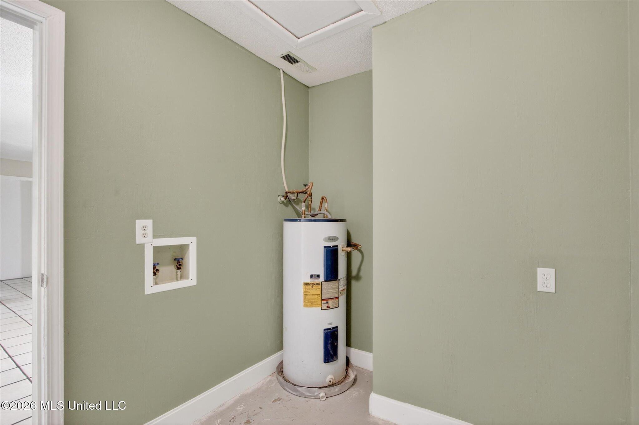 15304 Big Ridge Road Biloxi, MS 39532 - Photo 28 of 36 Laundry room