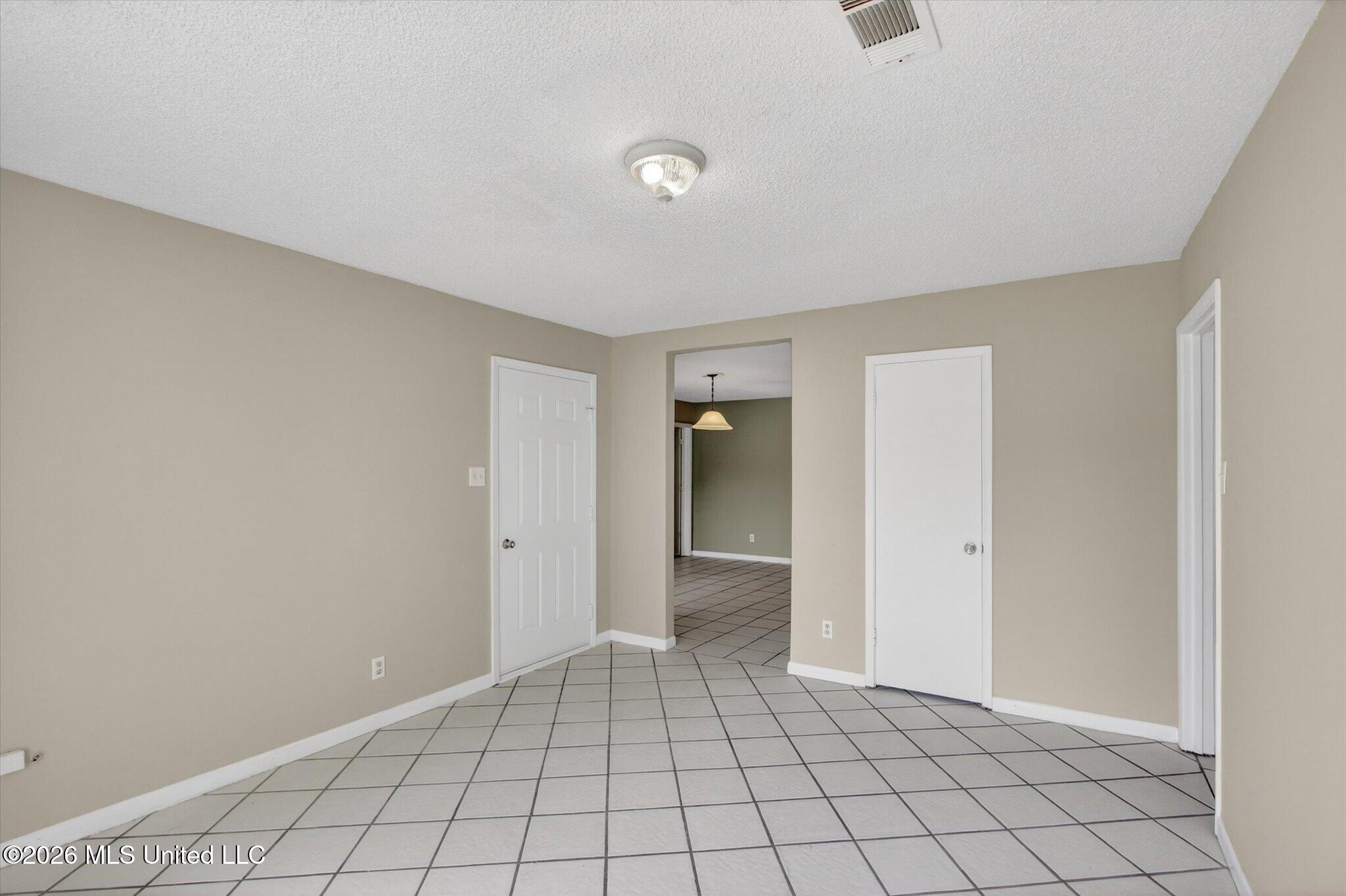 15304 Big Ridge Road Biloxi, MS 39532 - Photo 4 of 36 Living room
