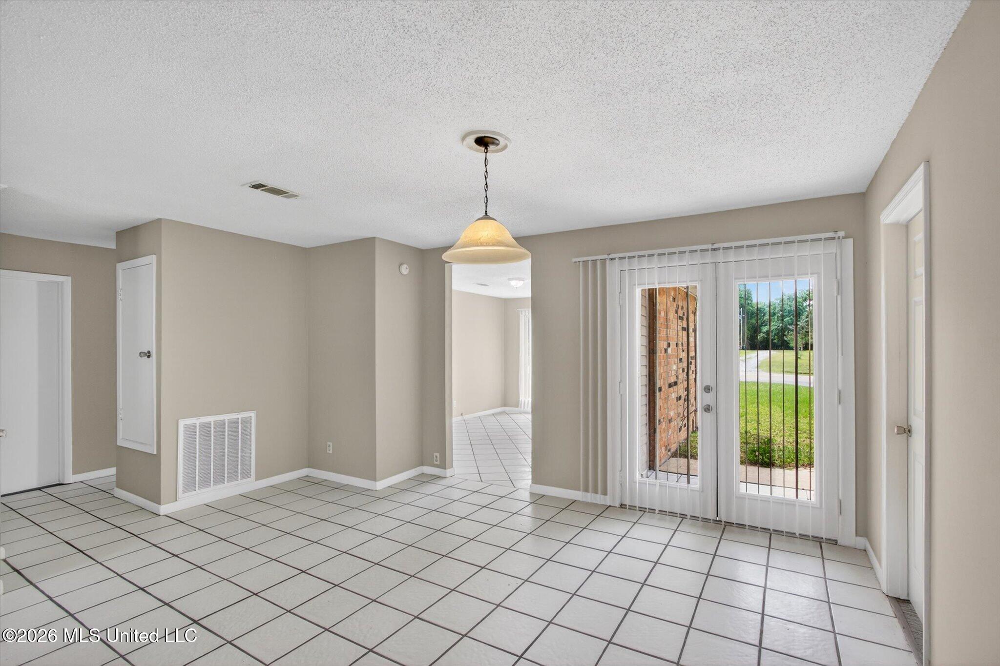 15304 Big Ridge Road Biloxi, MS 39532 - Photo 7 of 36 Dinning room