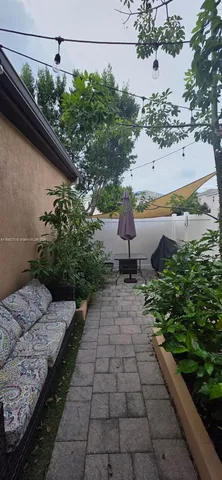 a view of a backyard with pathway