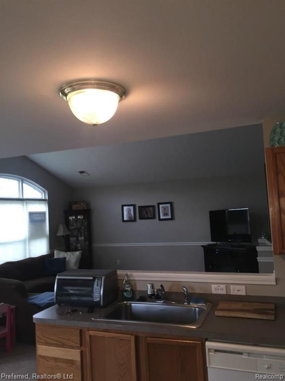 3876 Elizabeth Avenue Canton, MI 48188 - Photo 17 of 33
