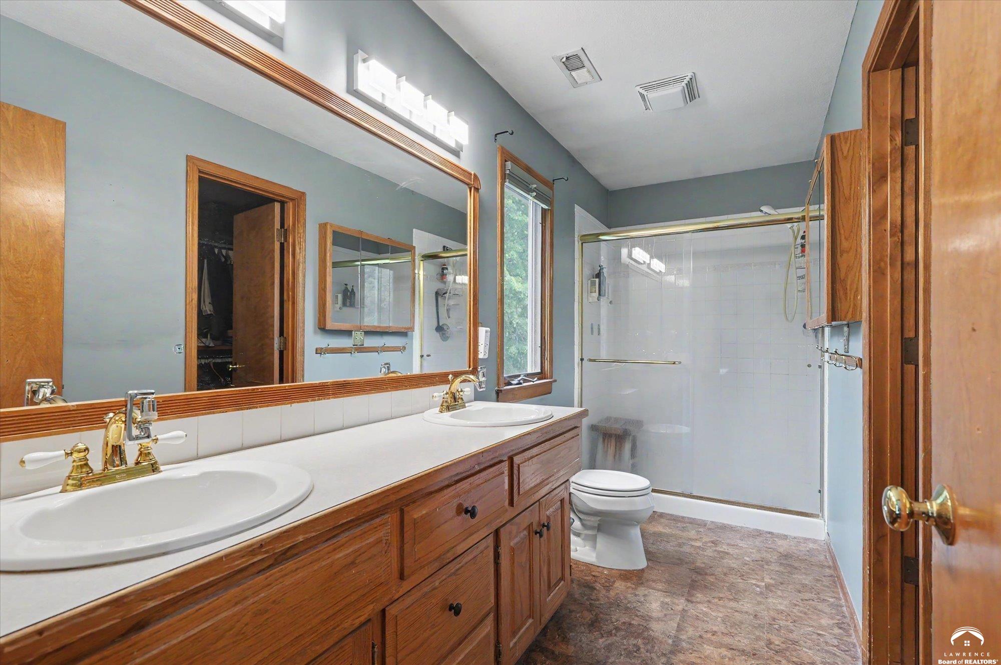 2408 Oxford Road Lawrence, KS 66049 - Photo 32 of 43
