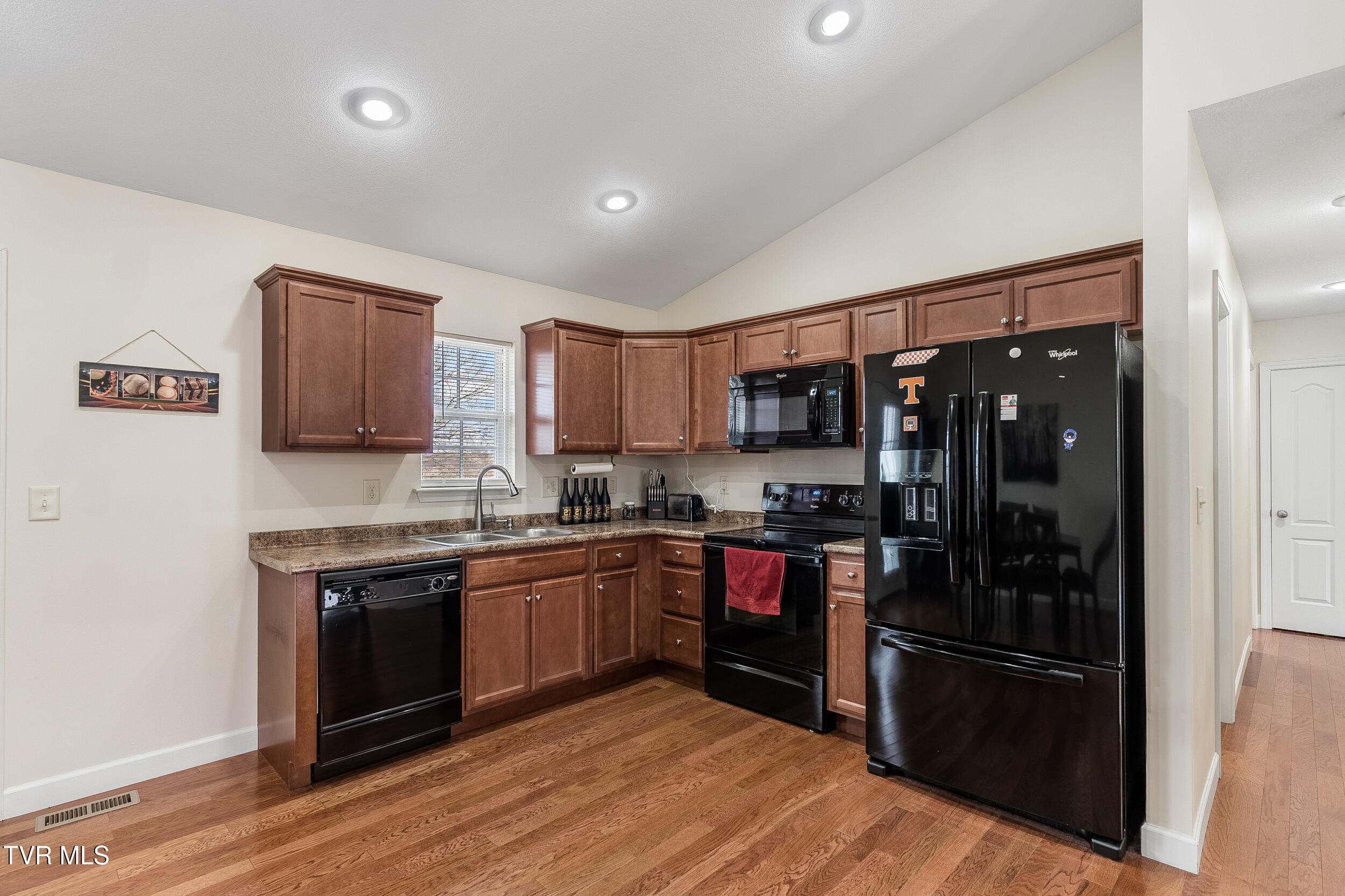 549 Painter Road Fall Branch, TN 37656 - Photo 8 of 43 8_arw01759-hdr-2