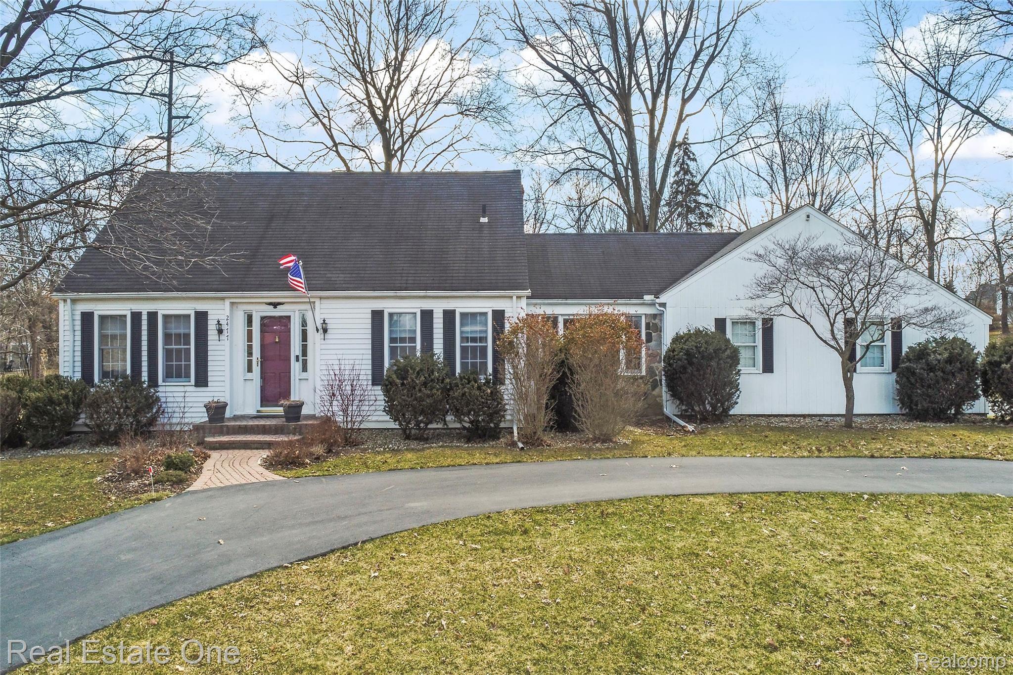 2477 Blockton Road Rochester, MI 48306 - Photo 1 of 26 492B1D6A-B91F-4499-AEE0-EC2597DA93F0.jpeg
