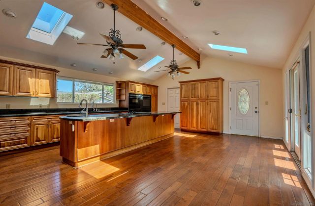 $4,968,000 | 7835 La Jolla Vista Drive, La Jolla, CA 92037