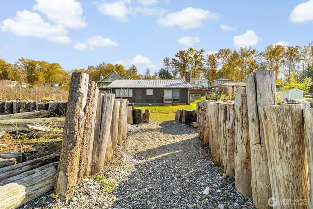 a view of a house with a backyard