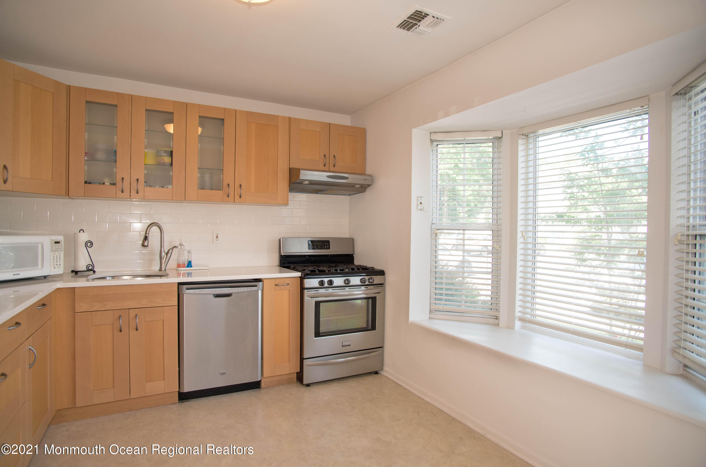 60 County Road, Unit B007 Cliffwood, NJ 07721 - Photo 6 of 26 _RMJ1424 kitchen