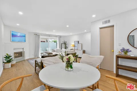 $1,189,000 | 1443 25th Street, Unit 2, Santa Monica, CA 90404