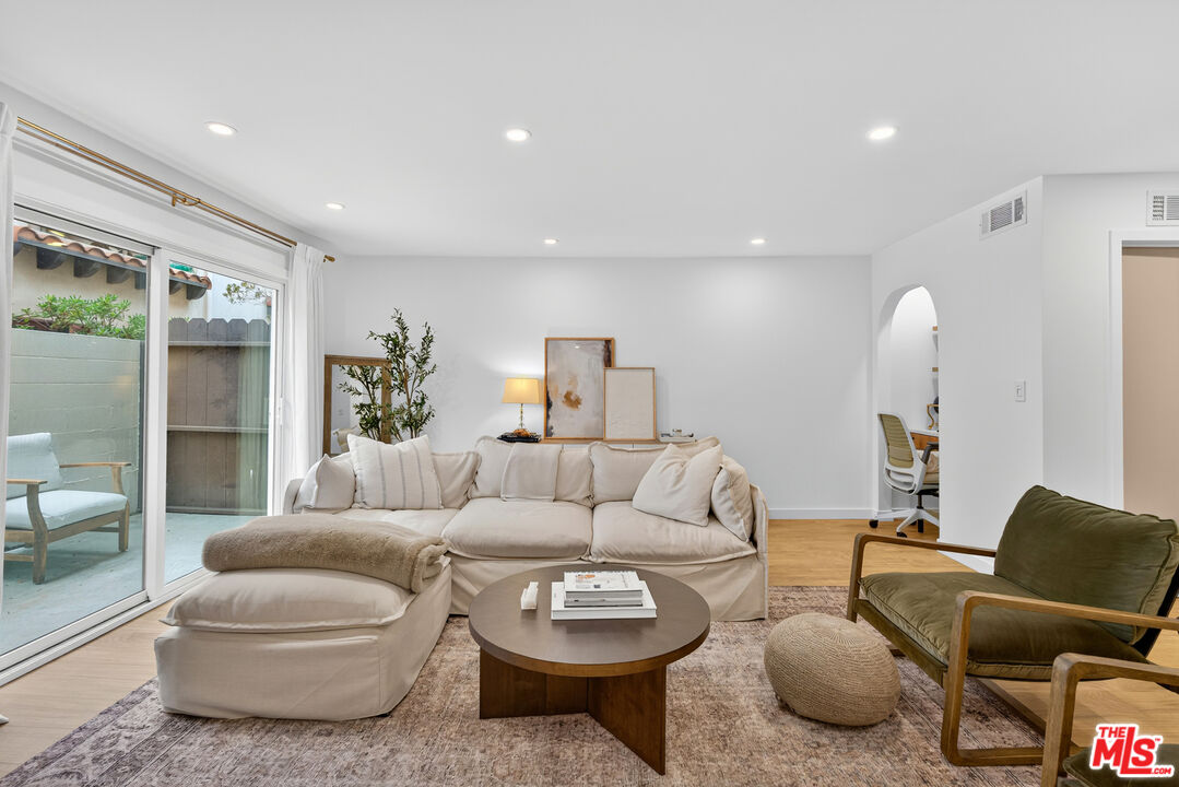 1443 25th Street, Unit 2 Santa Monica, CA 90404 - Photo 3 of 33