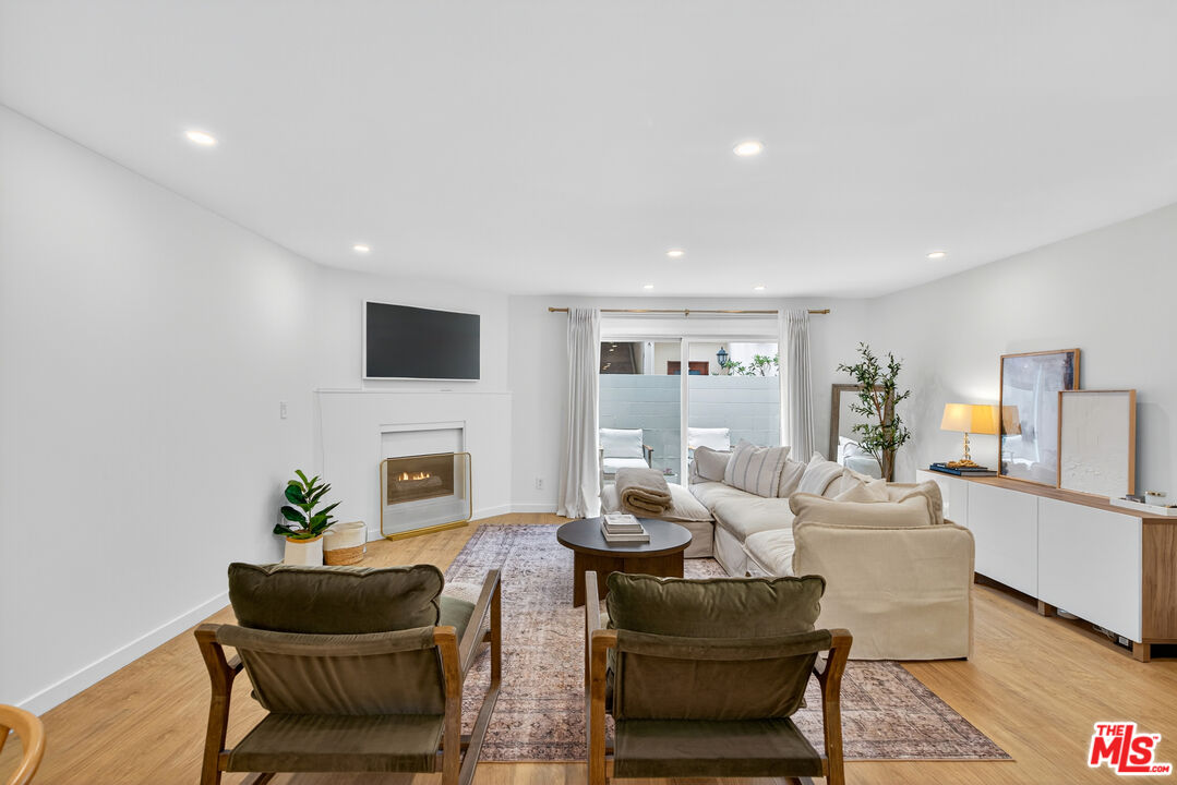 1443 25th Street, Unit 2 Santa Monica, CA 90404 - Photo 4 of 33