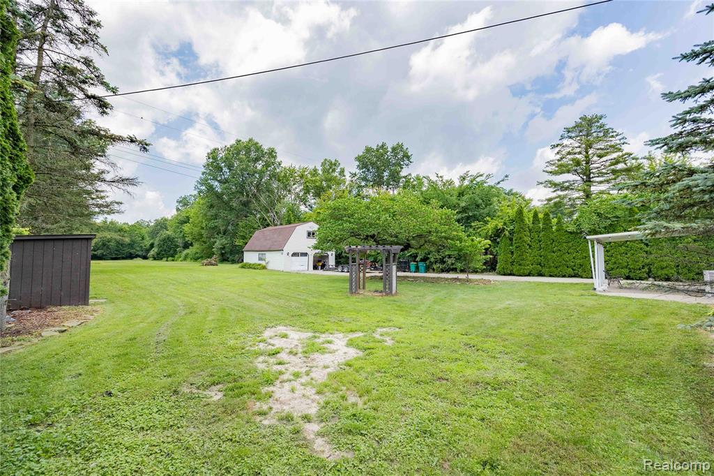 21128 Middlebelt Road New Boston, MI 48164 - Photo 28 of 32