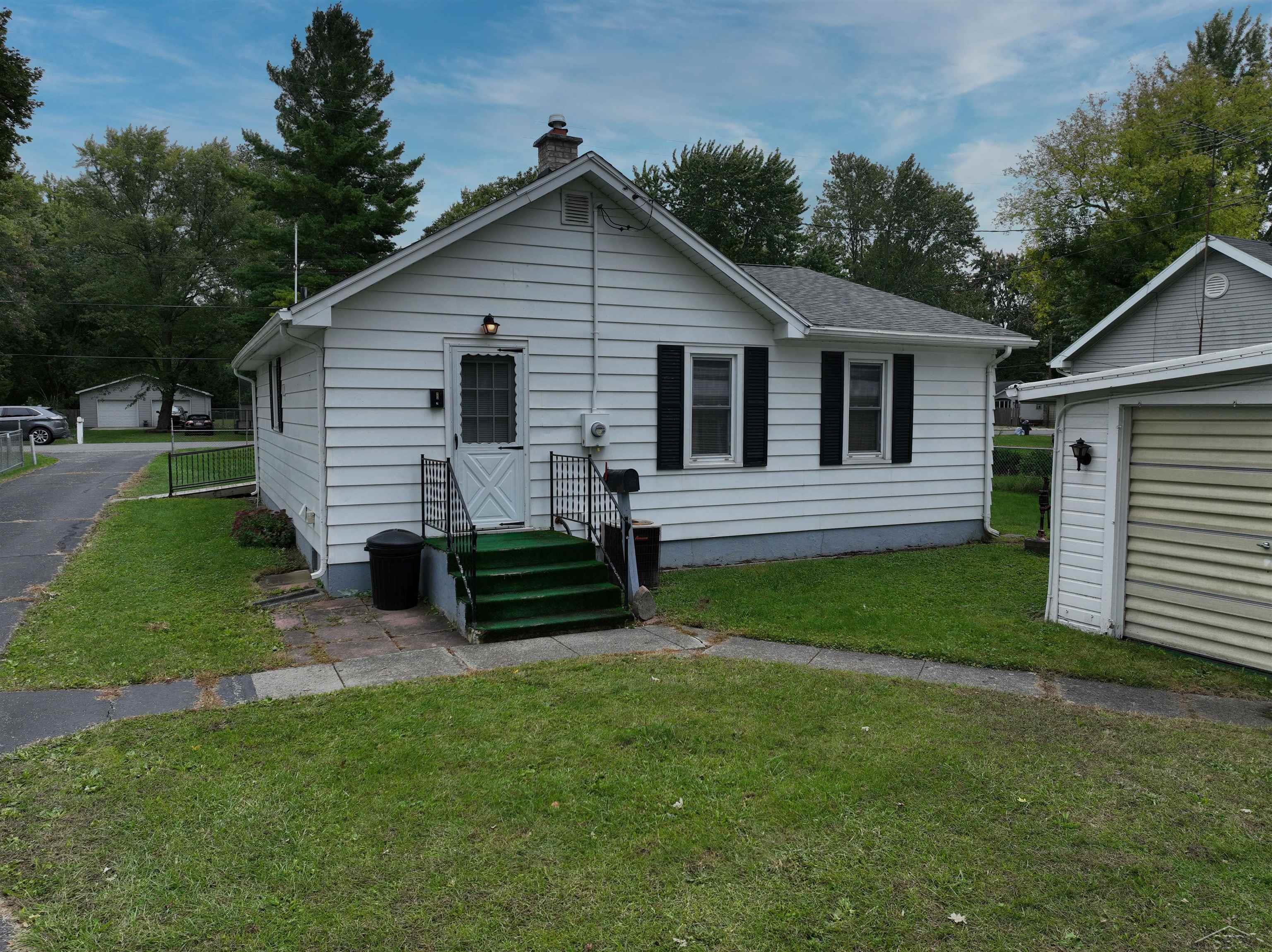 3764 Mack Road Saginaw, MI 48601 - Photo 3 of 35 50091574-2.JPG