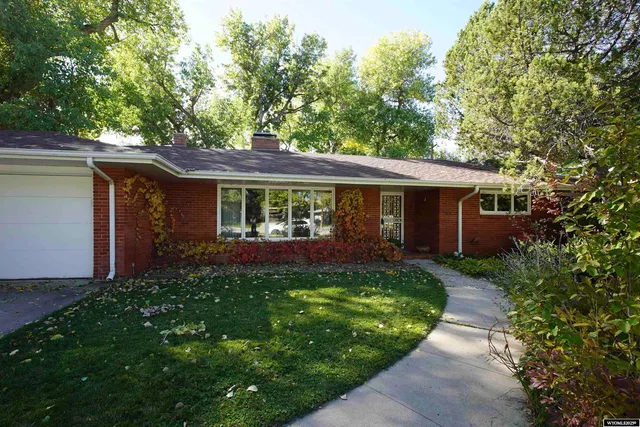 $435,000 | 2001 Lynwood Place, Casper, WY 82604