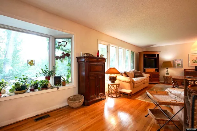 $435,000 | 2001 Lynwood Place, Casper, WY 82604