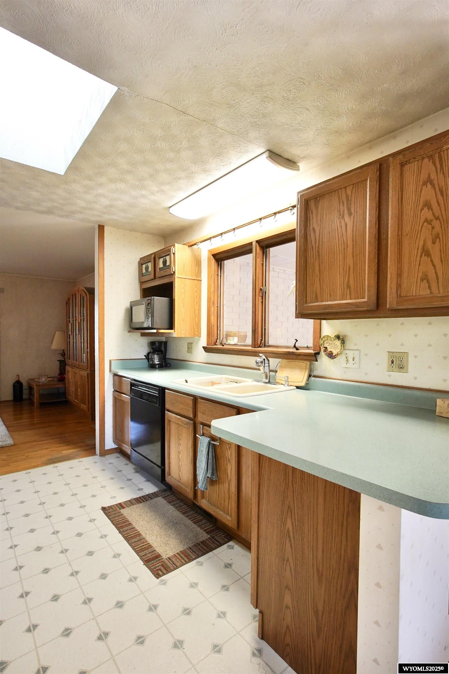 2001 Lynwood Place Casper, WY 82604 - Photo 2 of 48