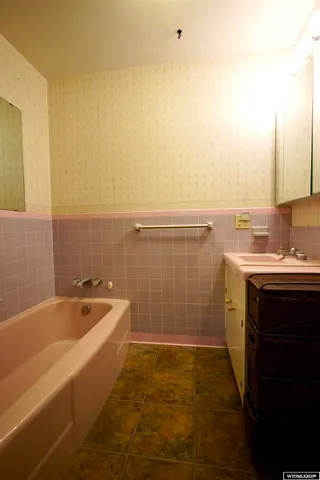 $435,000 | 2001 Lynwood Place, Casper, WY 82604