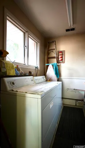 $435,000 | 2001 Lynwood Place, Casper, WY 82604