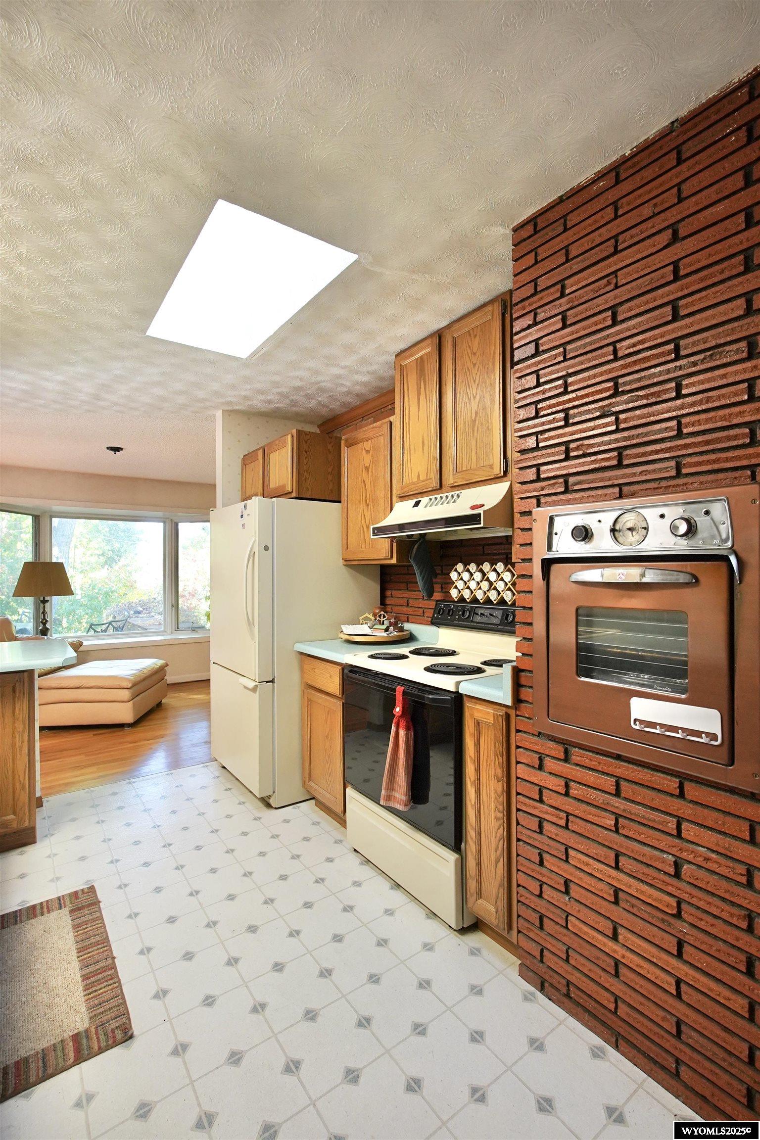 2001 Lynwood Place Casper, WY 82604 - Photo 4 of 48