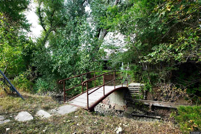 $435,000 | 2001 Lynwood Place, Casper, WY 82604