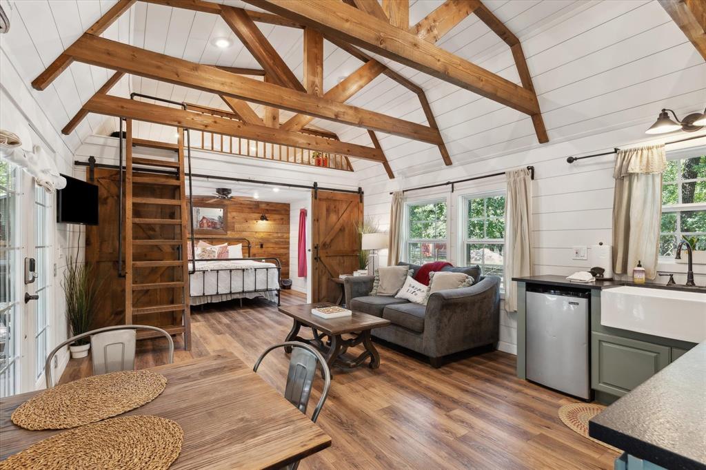 168 Barker Lane Waco, TX 76705 - Photo 24 of 31 a living room with furniture