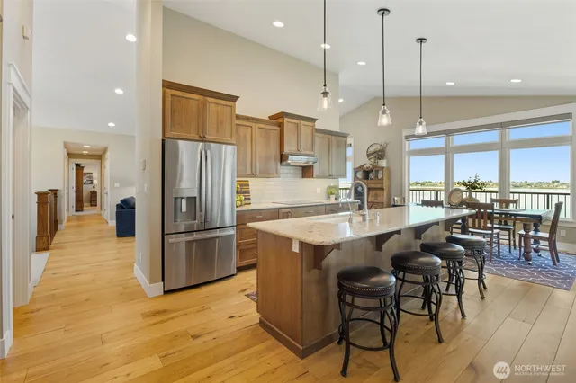 $1,599,000 | 576 Easy Street Northeast, Moses Lake, WA 98837