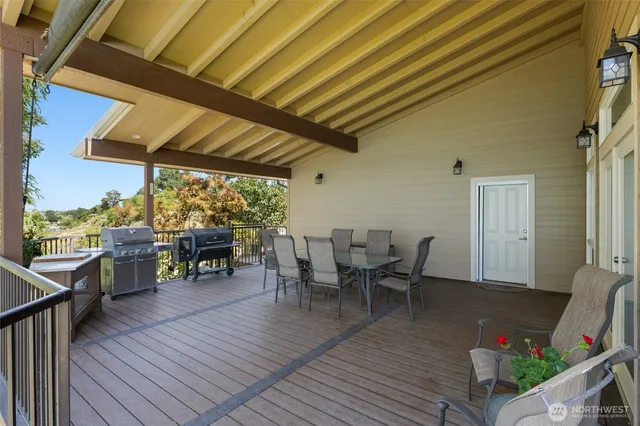 $1,599,000 | 576 Easy Street Northeast, Moses Lake, WA 98837