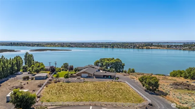 $1,599,000 | 576 Easy Street Northeast, Moses Lake, WA 98837