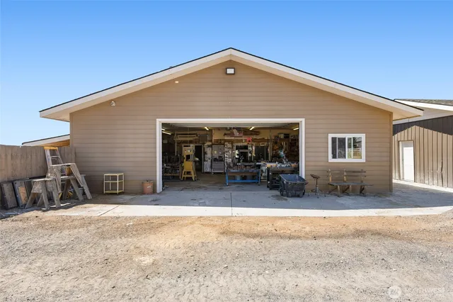 $1,599,000 | 576 Easy Street Northeast, Moses Lake, WA 98837