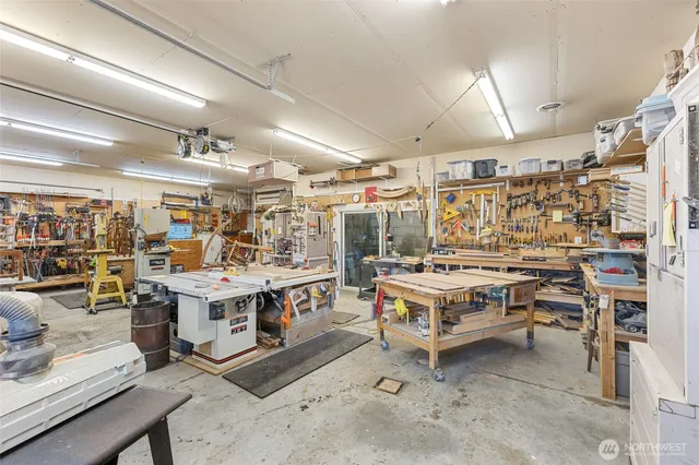 $1,599,000 | 576 Easy Street Northeast, Moses Lake, WA 98837