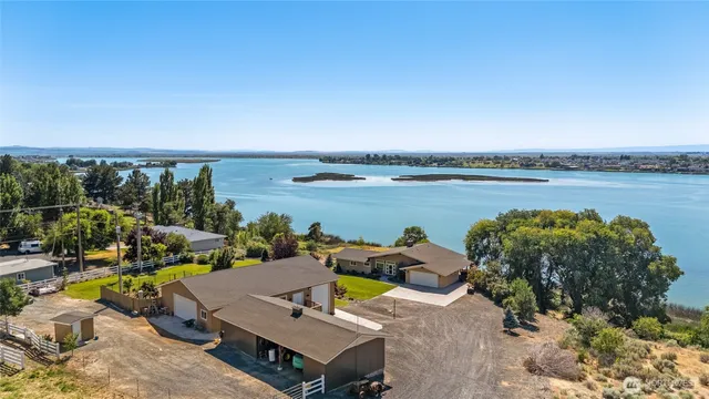 $1,599,000 | 576 Easy Street Northeast, Moses Lake, WA 98837