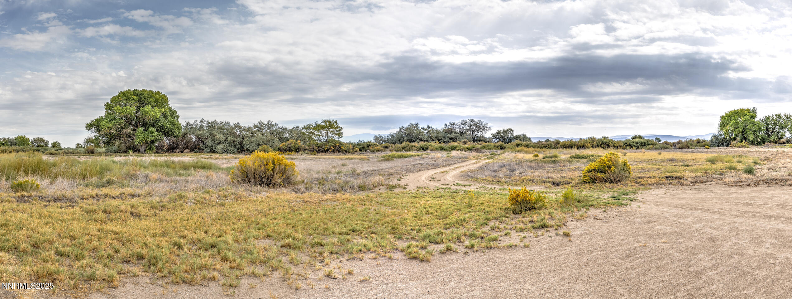 895 Howard Place Fallon, NV 89406 - Photo 10 of 13 a view of a lake with houses in the back