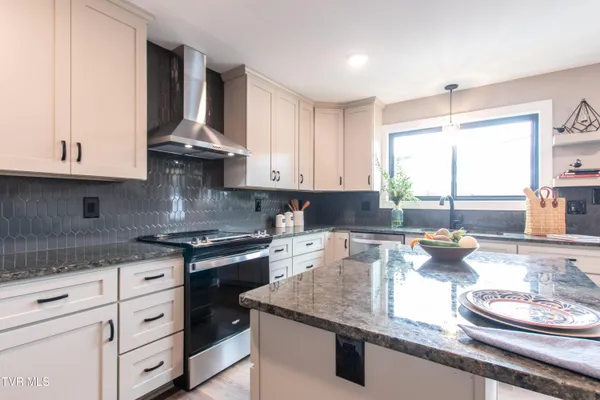 $1,900,000 | 577 English Street, Unit 2, Bristol, TN 37620