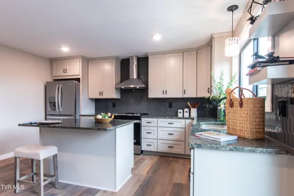 $1,900,000 | 577 English Street, Unit 2, Bristol, TN 37620