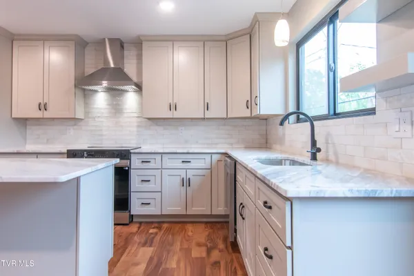 $1,900,000 | 577 English Street, Unit 2, Bristol, TN 37620